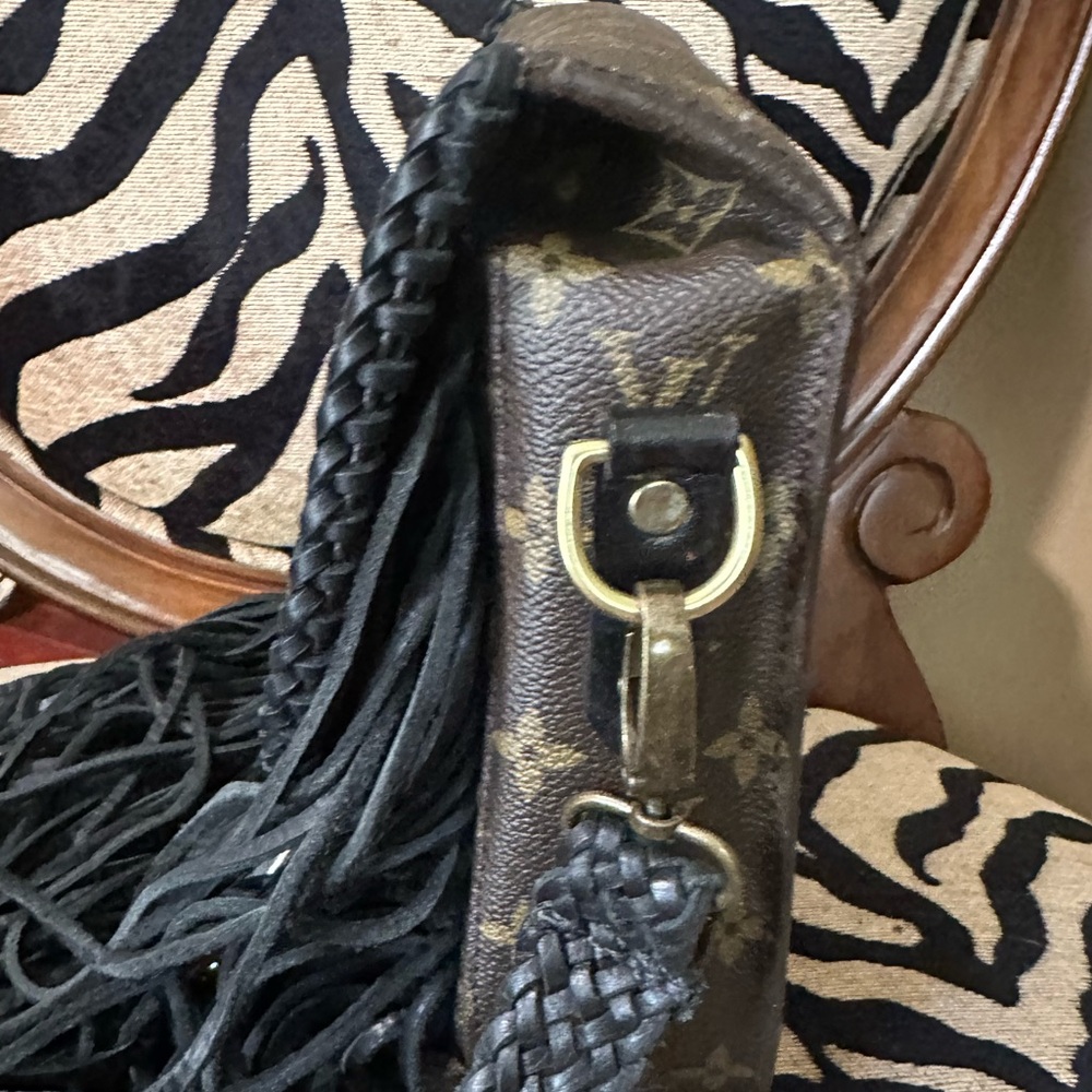 Louis Vuitton Black and Brown Monogram Crossbody Bag - Picture 4 of 16